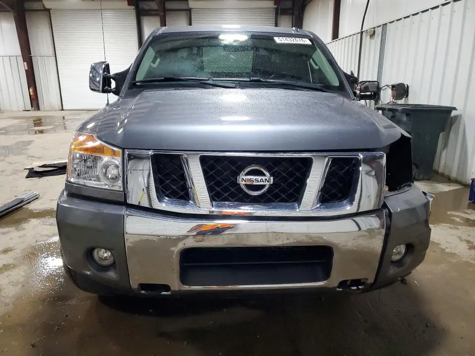 2013 NISSAN TITAN SV  