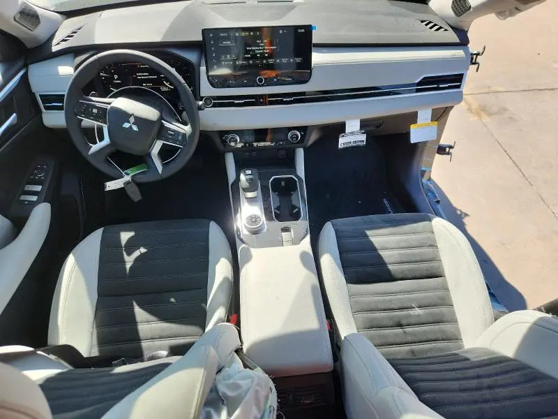 2025 MITSUBISHI OUTLANDER SE