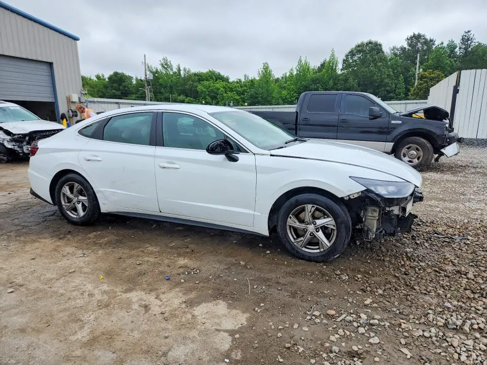 2021 HYUNDAI SONATA SE  