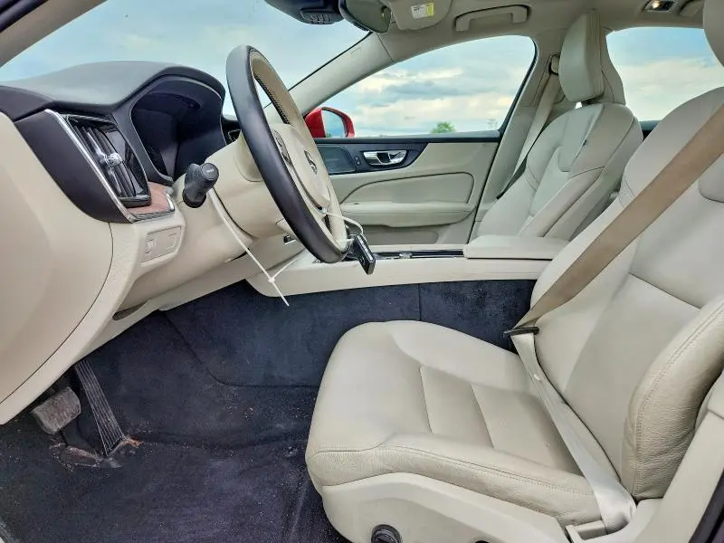 2019 VOLVO S60 T6 MOMENTUM  