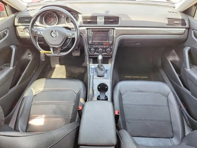 2017 VOLKSWAGEN PASSAT SE  