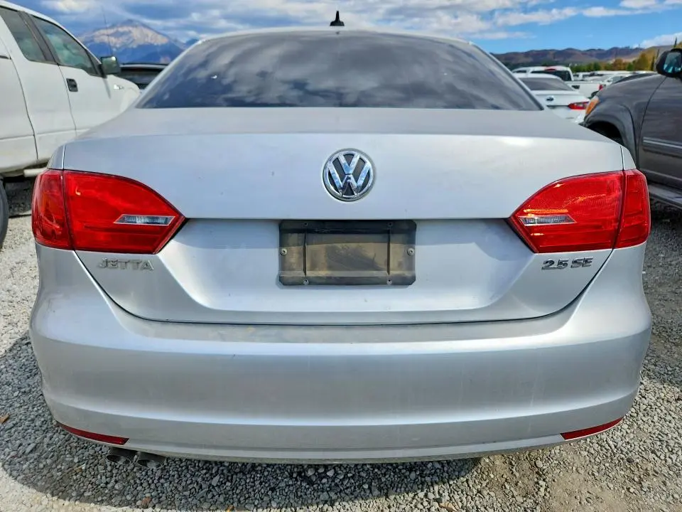 2012 VOLKSWAGEN JETTA SE  
