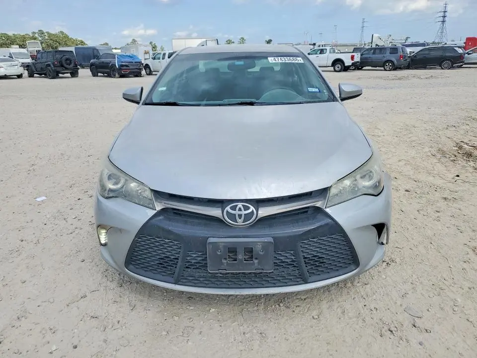 2016 TOYOTA CAMRY SE  