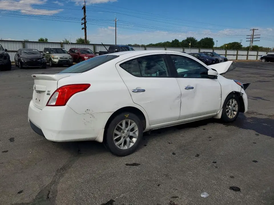 2018 NISSAN VERSA SV  