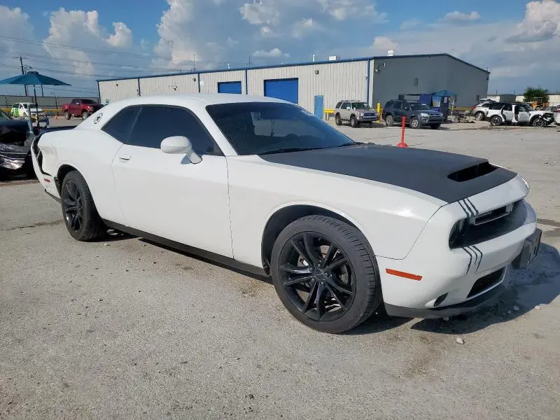 2015 DODGE CHALLENGER SXT  