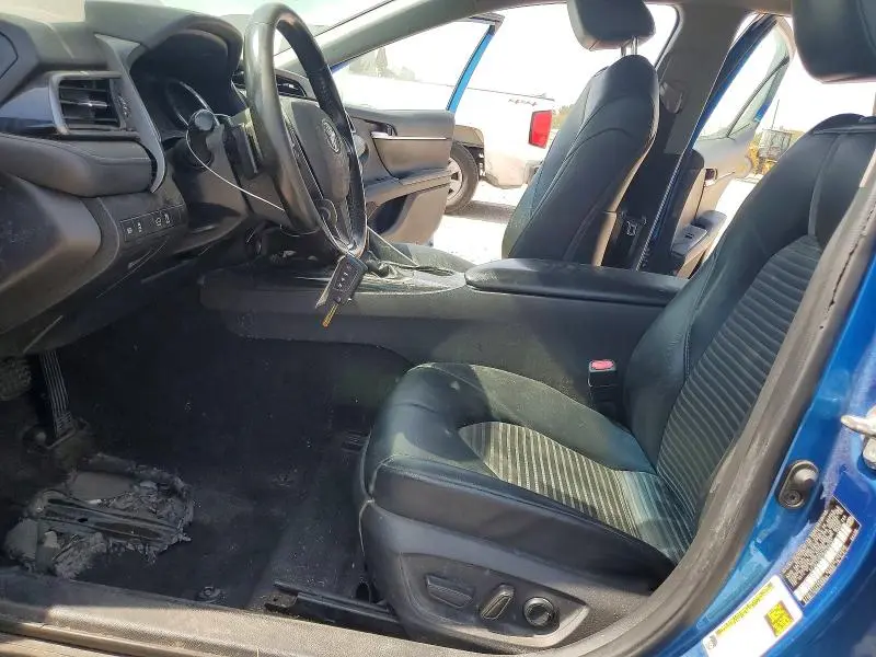 2019 TOYOTA CAMRY SE  