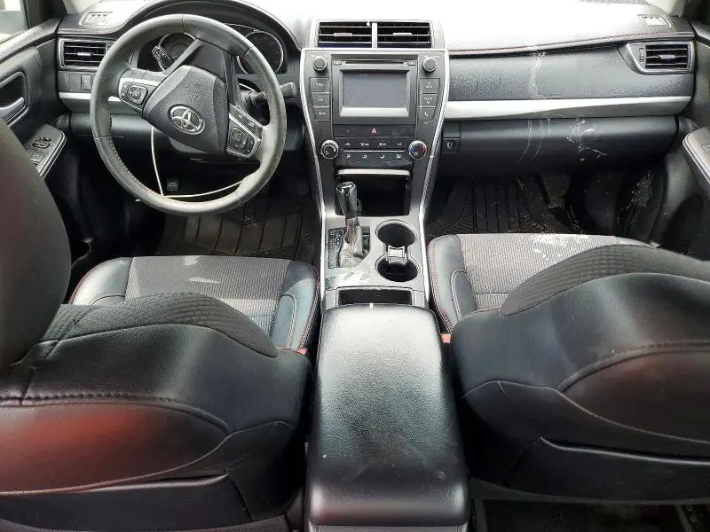 2016 TOYOTA CAMRY SE  