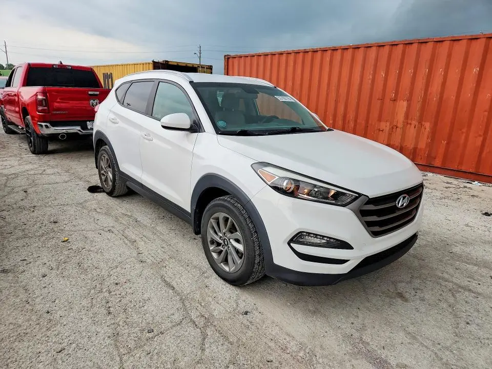 2016 HYUNDAI TUCSON SE  