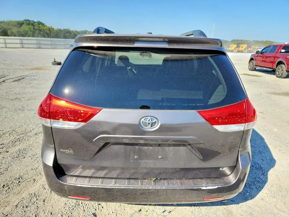 2011 TOYOTA SIENNA LE  