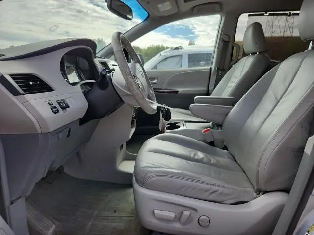 2011 TOYOTA SIENNA XLE  