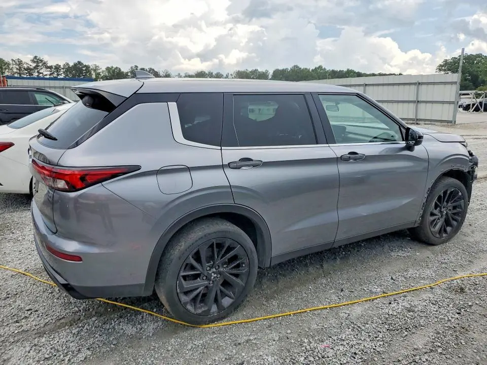 2022 MITSUBISHI OUTLANDER SE  