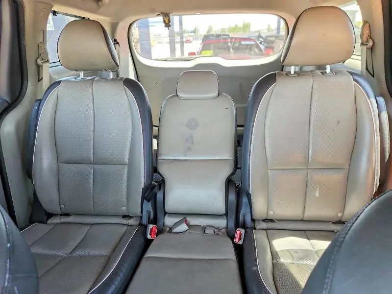 2017 KIA SEDONA LX  