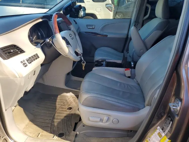 2014 TOYOTA SIENNA LIMITED 7-PASSENGER  