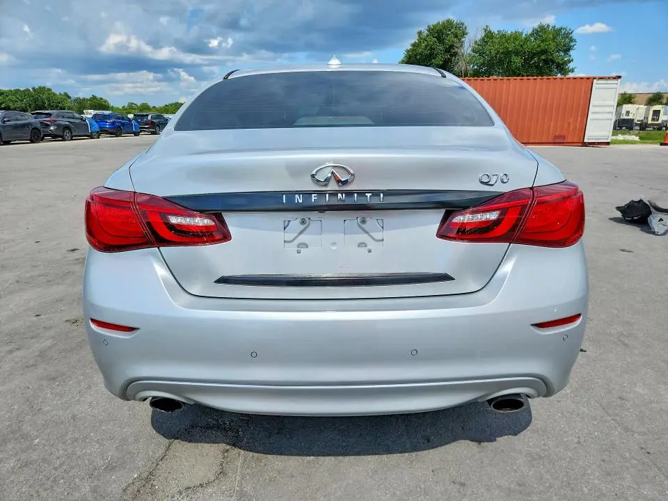 2015 INFINITI Q70 3.7  