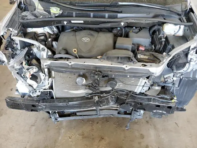 2017 TOYOTA SIENNA XLE