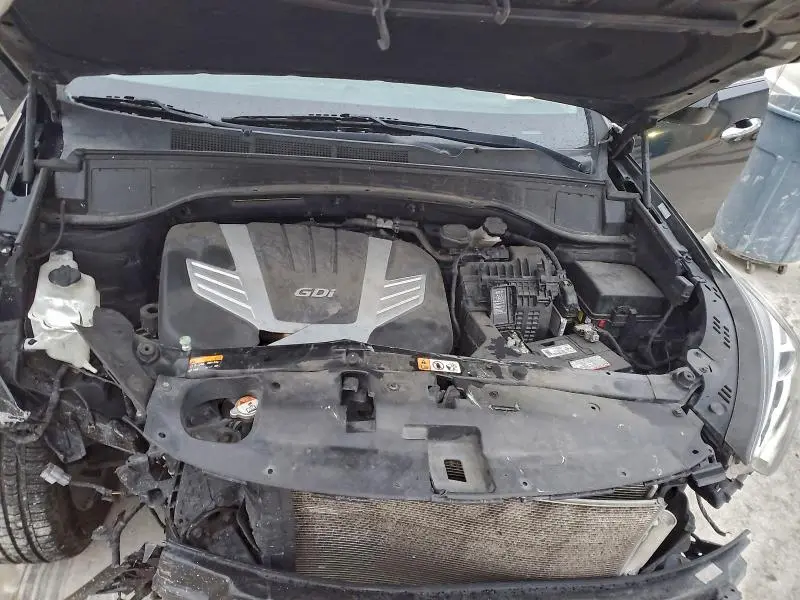 2017 HYUNDAI SANTA FE SE  