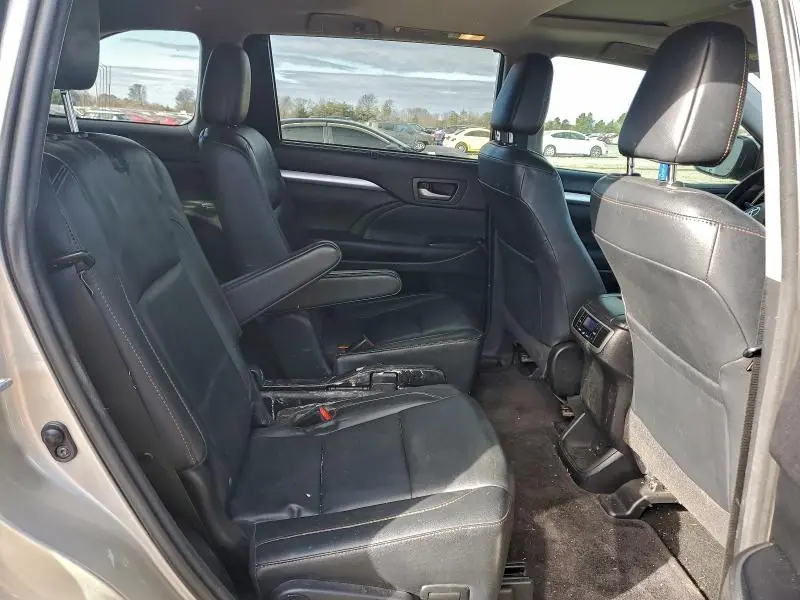 2016 TOYOTA HIGHLANDER XLE  