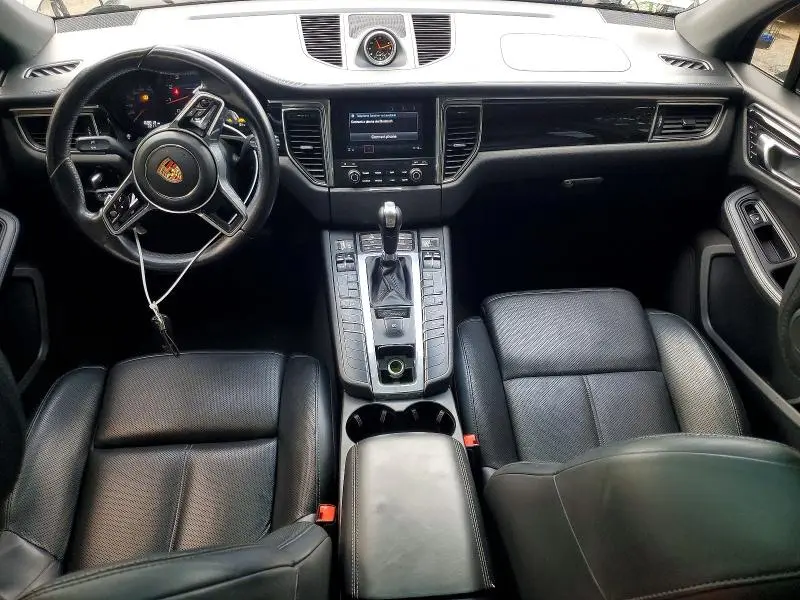 2017 PORSCHE MACAN   