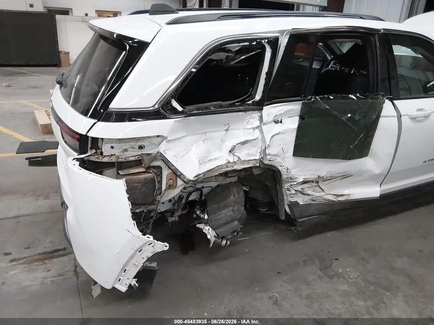 2024 JEEP GRAND CHEROKEE LAREDO X 4X2