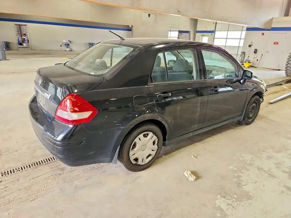 2011 NISSAN VERSA 1.8 S  