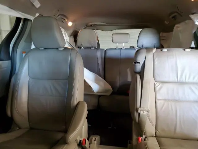 2015 TOYOTA SIENNA XLE  