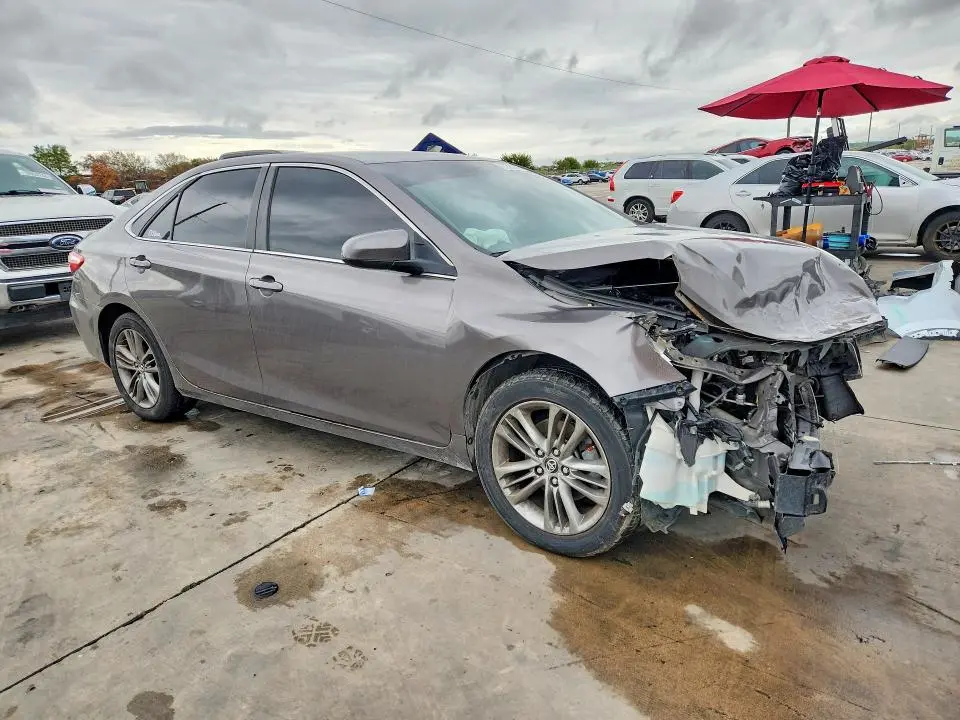 2017 TOYOTA CAMRY SE  