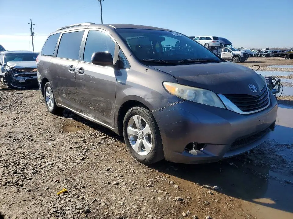 2013 TOYOTA SIENNA LE  