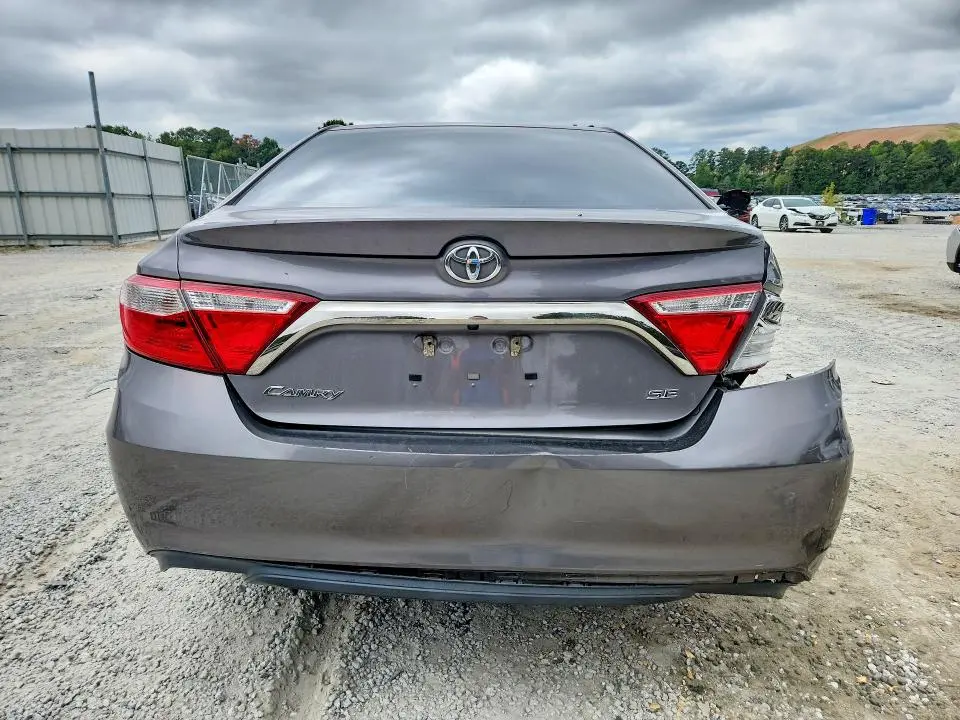2017 TOYOTA CAMRY SE  