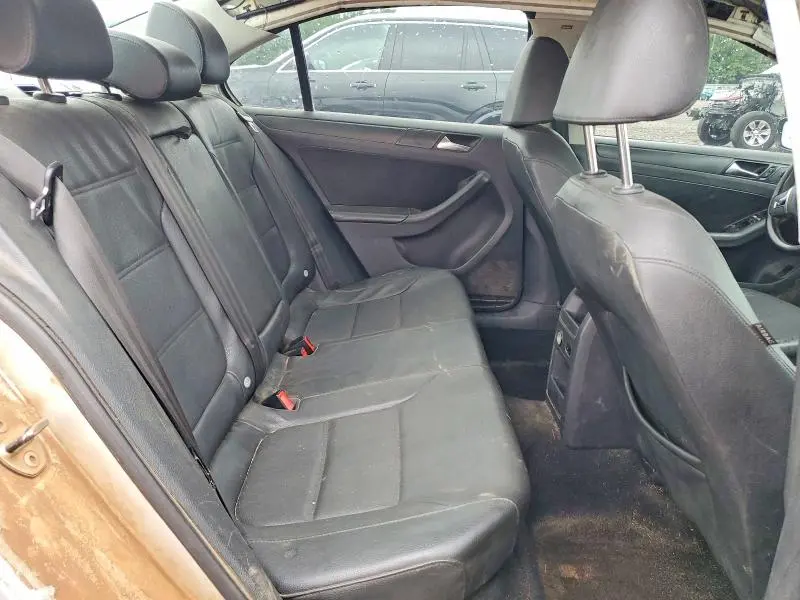 2012 VOLKSWAGEN JETTA SE  