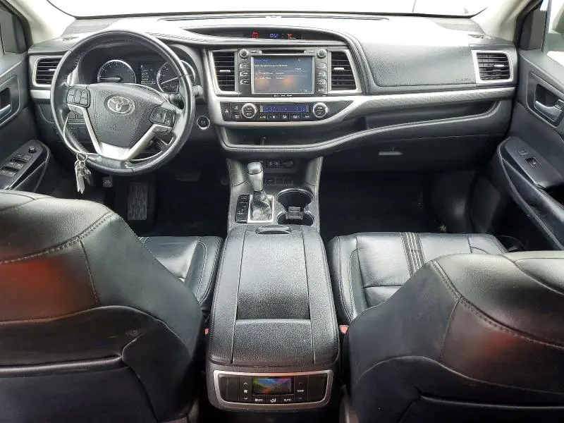 2018 TOYOTA HIGHLANDER SE  
