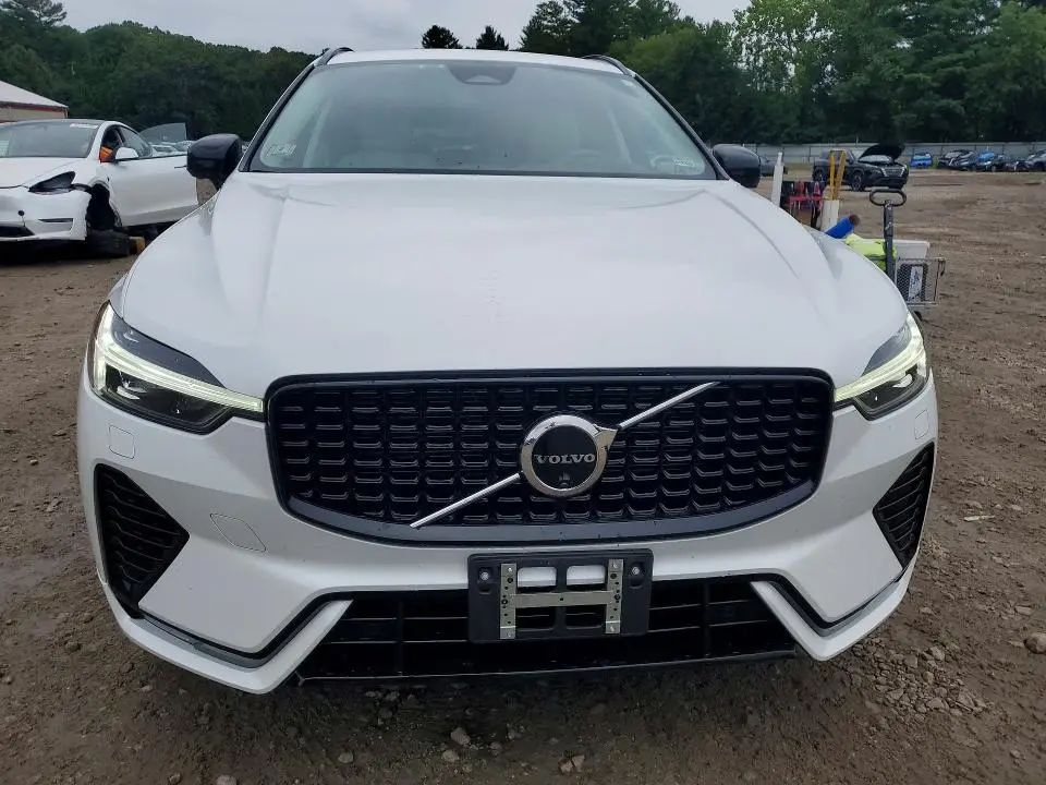 2024 VOLVO XC60 PLUS  