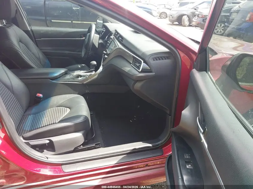 2018 TOYOTA CAMRY SE