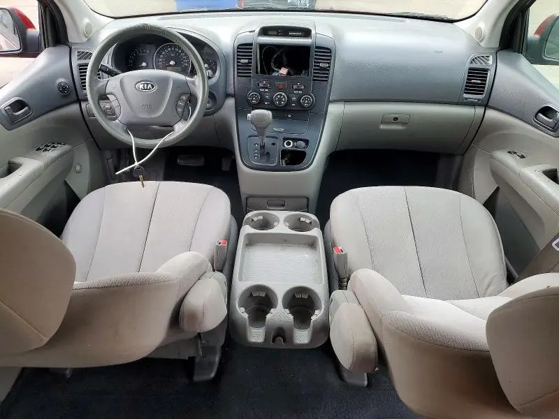 2010 KIA SEDONA BASE  