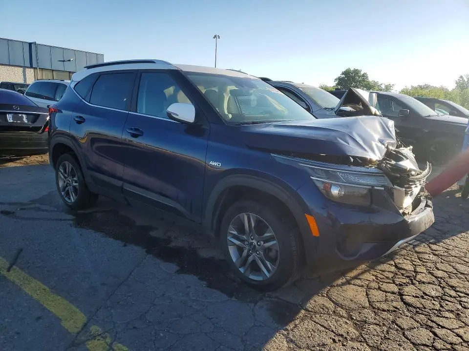 2022 KIA SELTOS S  