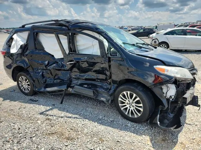 2020 TOYOTA SIENNA XLE  