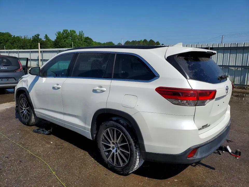 2018 TOYOTA HIGHLANDER SE  