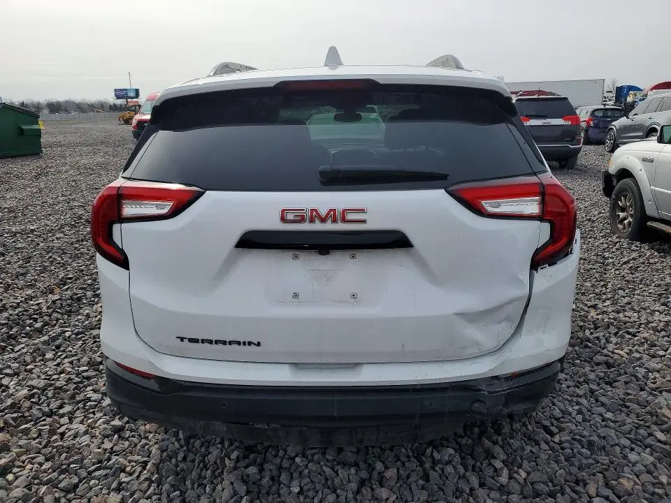 2024 GMC TERRAIN SLT  