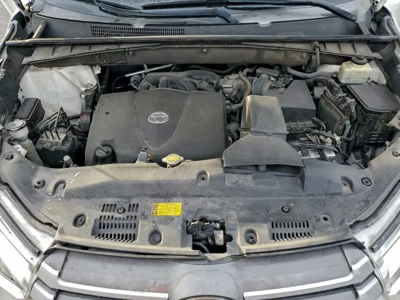 2017 TOYOTA HIGHLANDER LE  