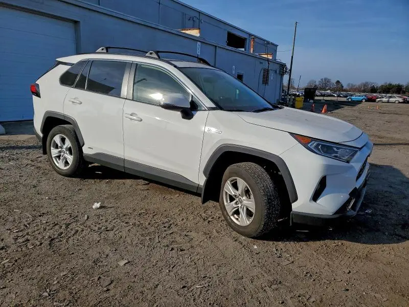 2021 TOYOTA RAV4 XLE  