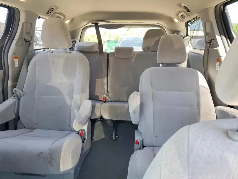 2020 TOYOTA SIENNA LE  