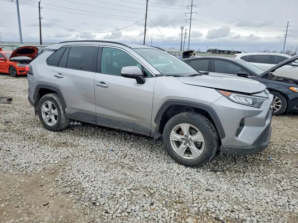 2020 TOYOTA RAV4 XLE  