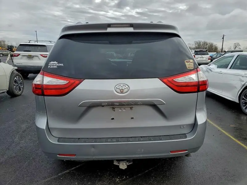 2015 TOYOTA SIENNA LE  