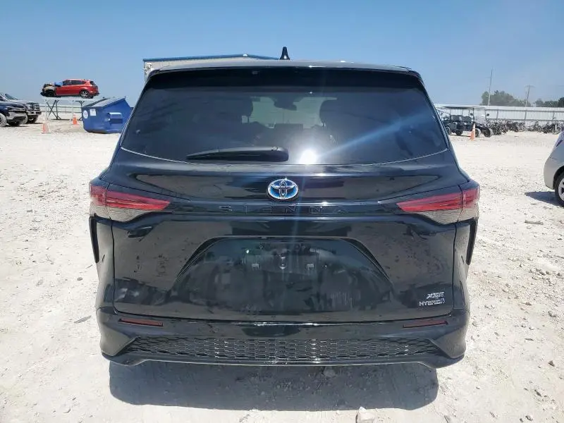 2024 TOYOTA SIENNA XSE  