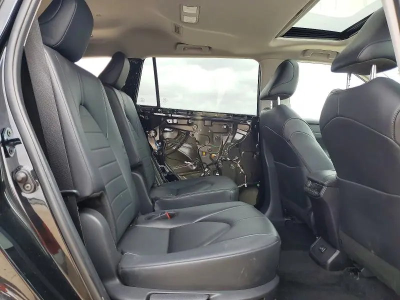 2024 TOYOTA HIGHLANDER XLE  