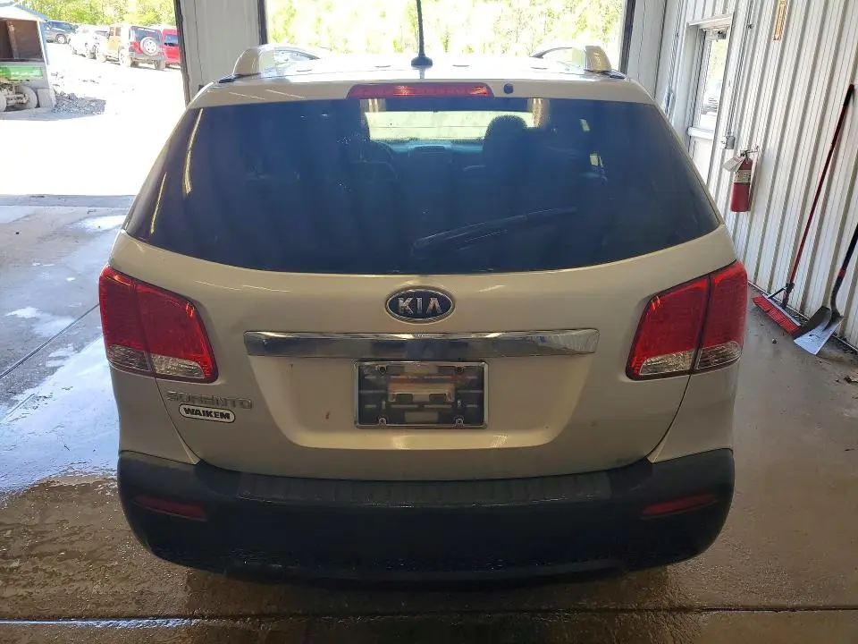2013 KIA SORENTO LX  