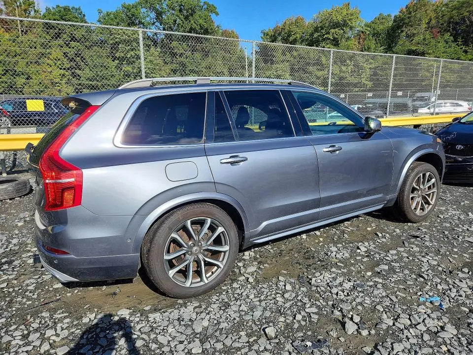 2017 VOLVO XC90 T6  