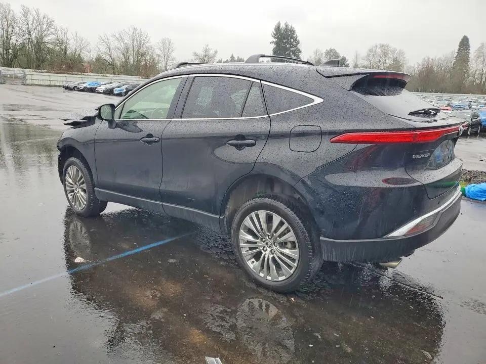 2022 TOYOTA VENZA XLE  