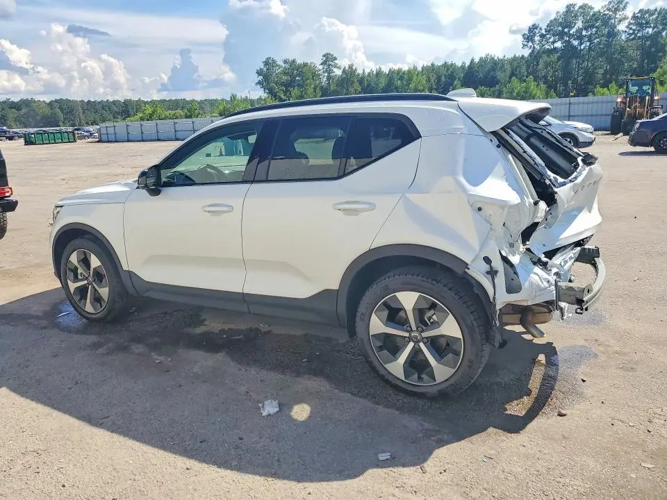 2026 VOLVO XC40 PLUS  