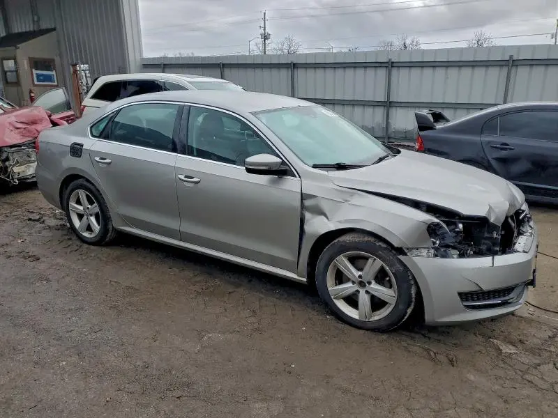 2013 VOLKSWAGEN PASSAT SE  