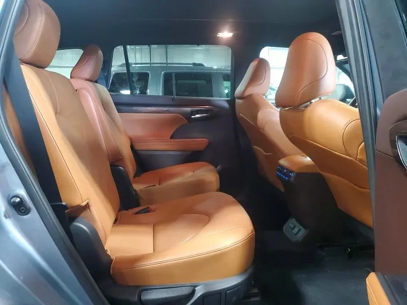 2021 TOYOTA HIGHLANDER PLATINUM  